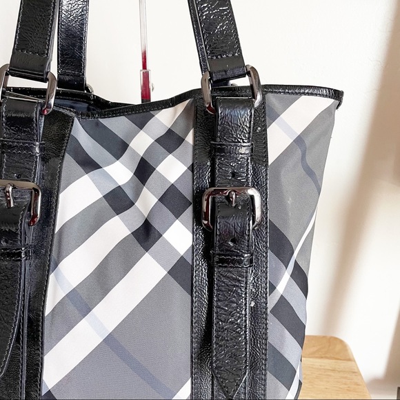Burberry Victoria Beat Check Nova Tote Bag - Picture 3 of 16